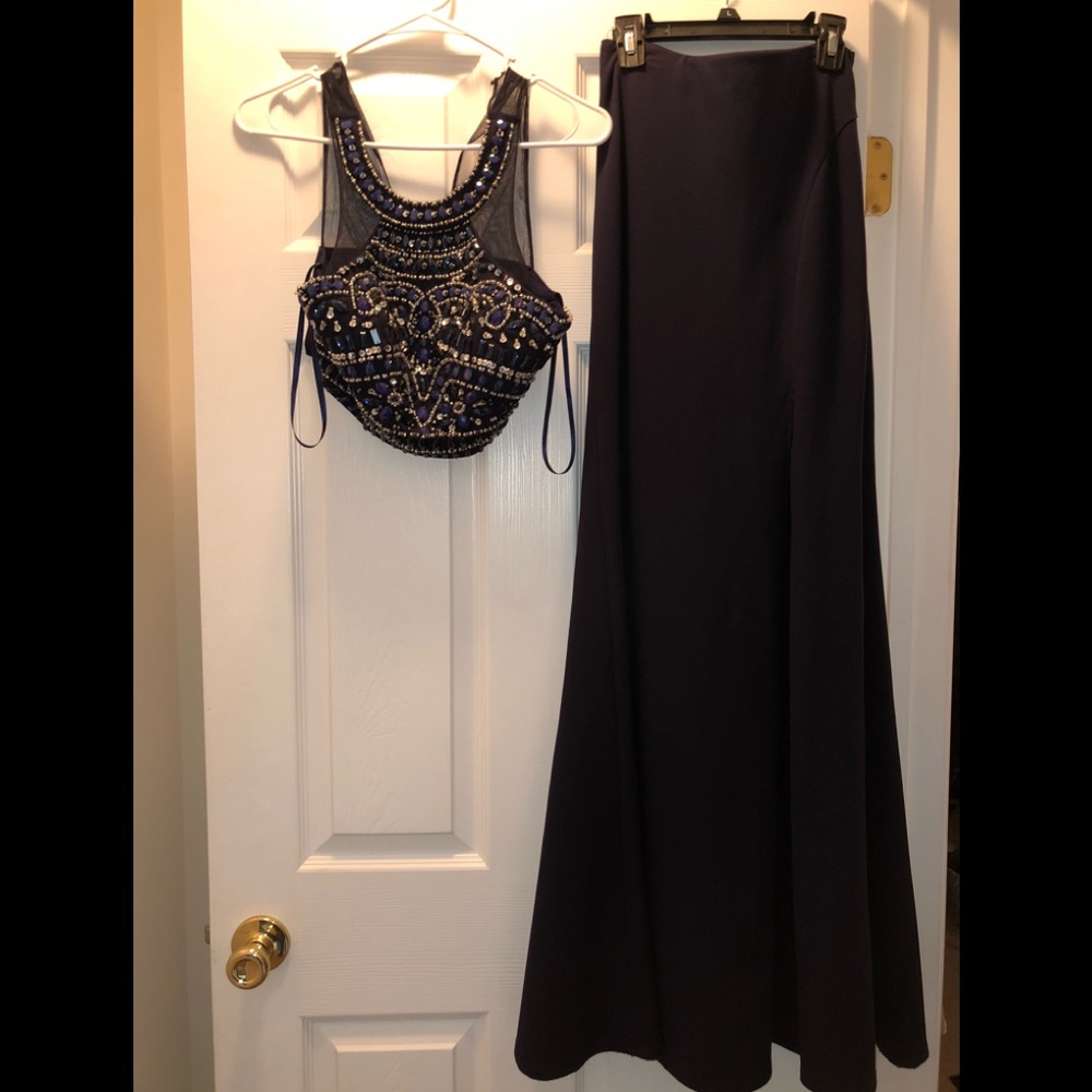 Brand new size 3 long 2 piece prom dress.